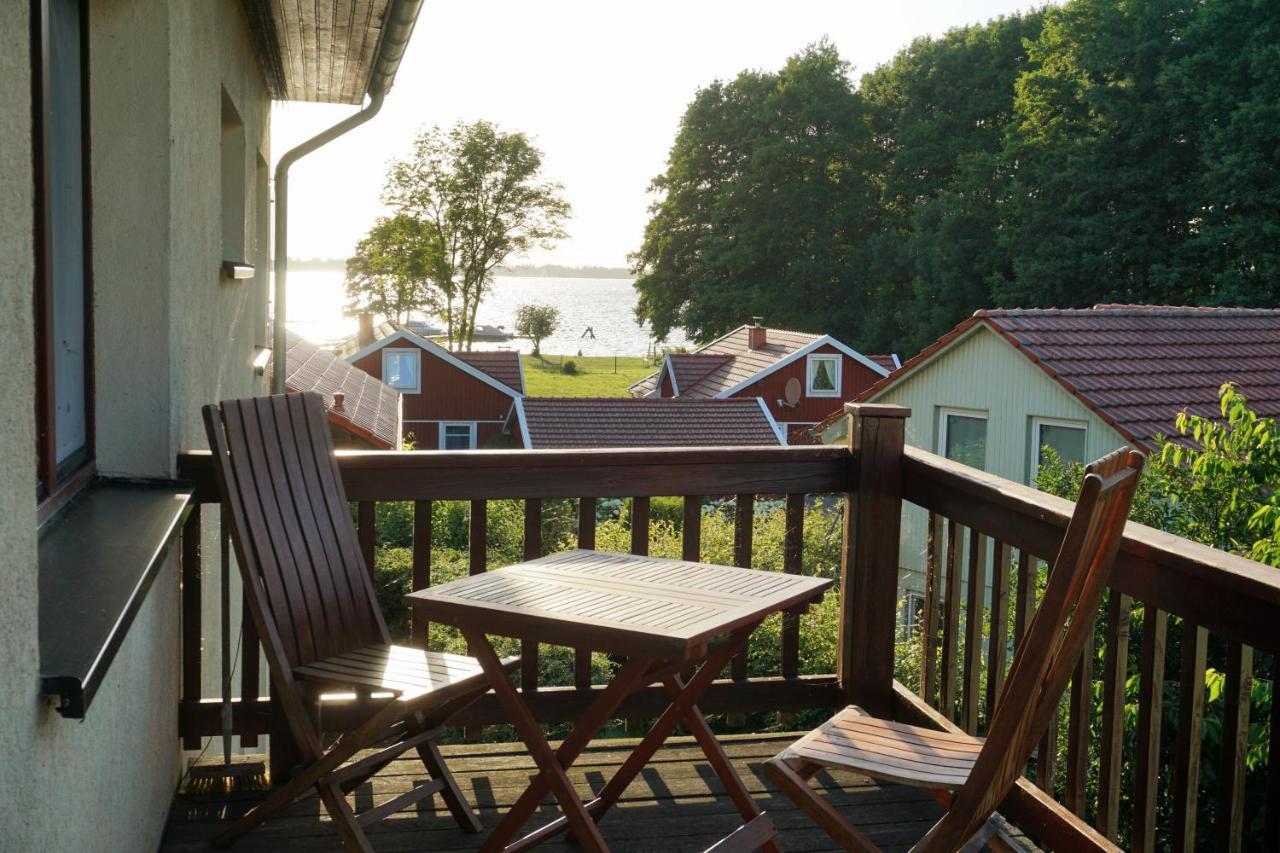 Mit Seeblick Und Apartment Zislow